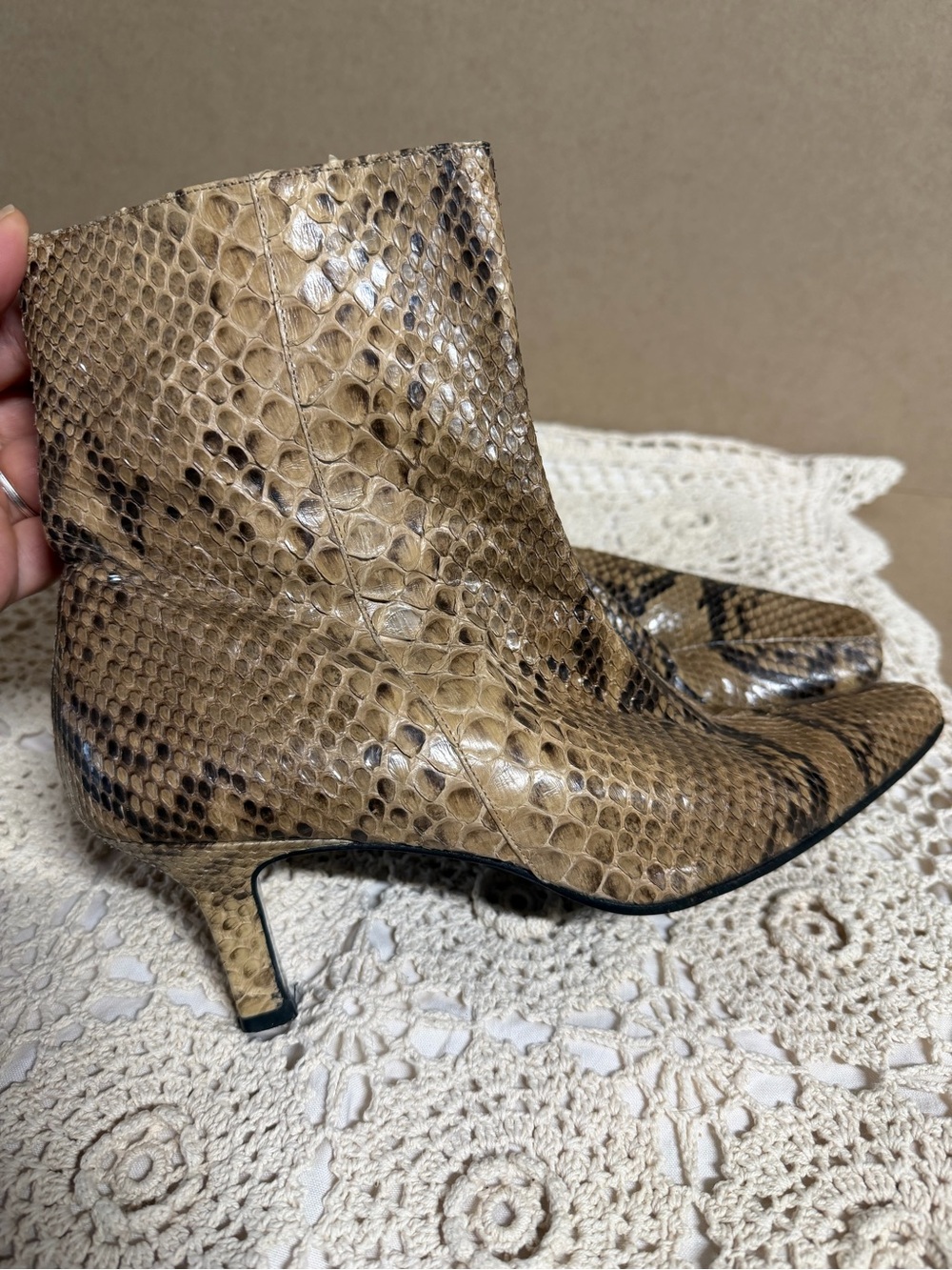 Saks fifth Avenue FOLIO Taupe Snake-Print Kitten Heel Ankle Boots made in Italy